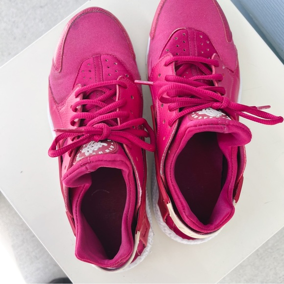 Nike Air Huarache Run Fuchsia Sneaker Shoes - Picture 8 of 11
